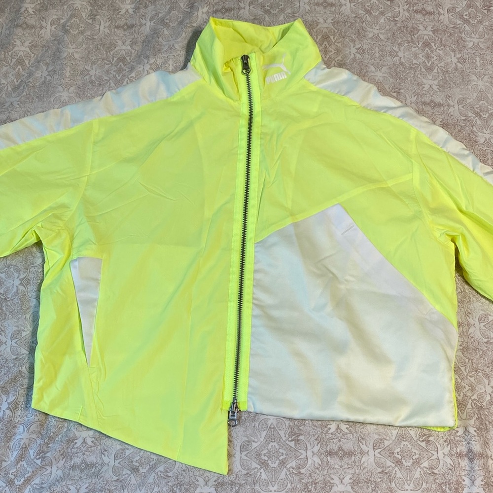 *NEW* Neon Yellow Crop Jacket 💛🧥